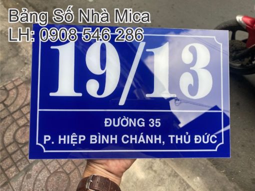 Bảng Số Nhà Mica Trắng Xanh Decal